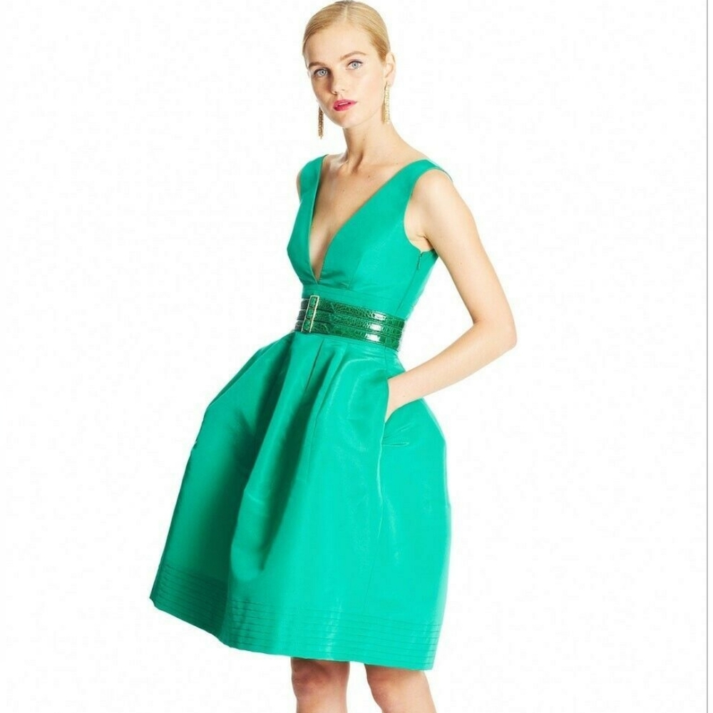 $3,900 OSCAR DE LA RENTA GREEN SILK OPEN BACK RUNWAY DRESS US 10
